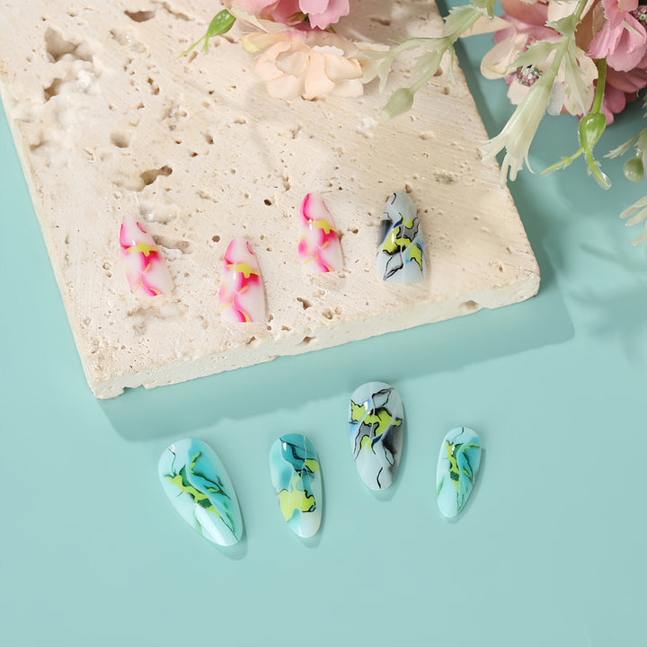 Artificial nails in modern marble design Kalsten