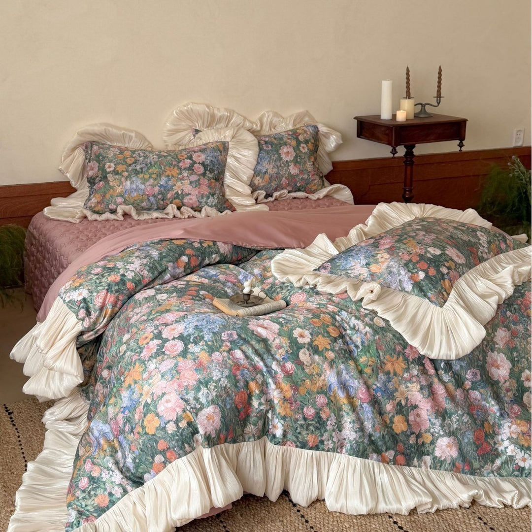 Floral bedding set with pleated ruffle and vintage floral print