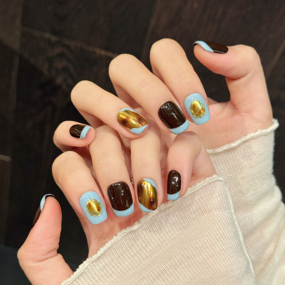 Artistic Press-On Nail Art Set with Metallic and Ombre Finish
