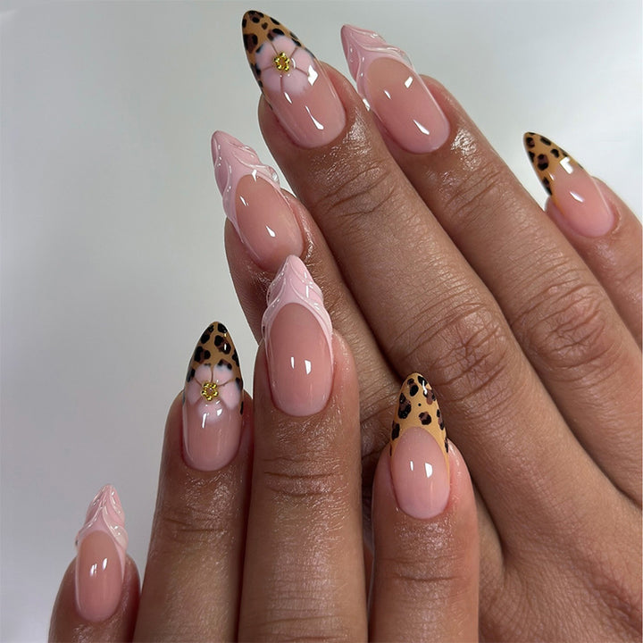 Nail set with trendy leopard design and elegant accents Kalsten