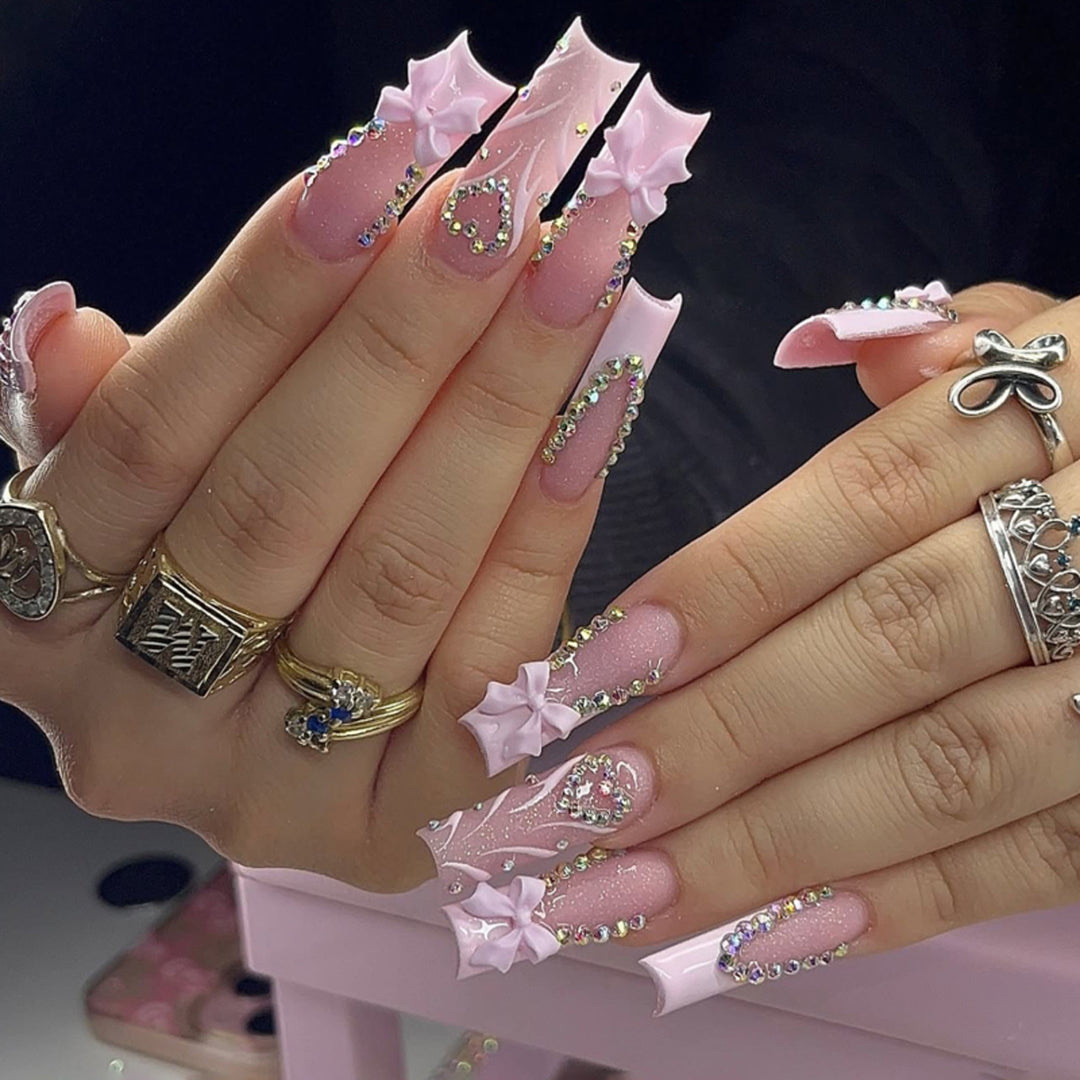 Artful stiletto nails with glitter accents Kalsten