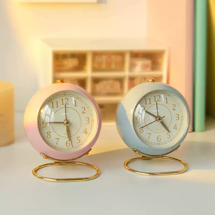 Vintage Desk Clock in Elegant Retro Design Kalsten