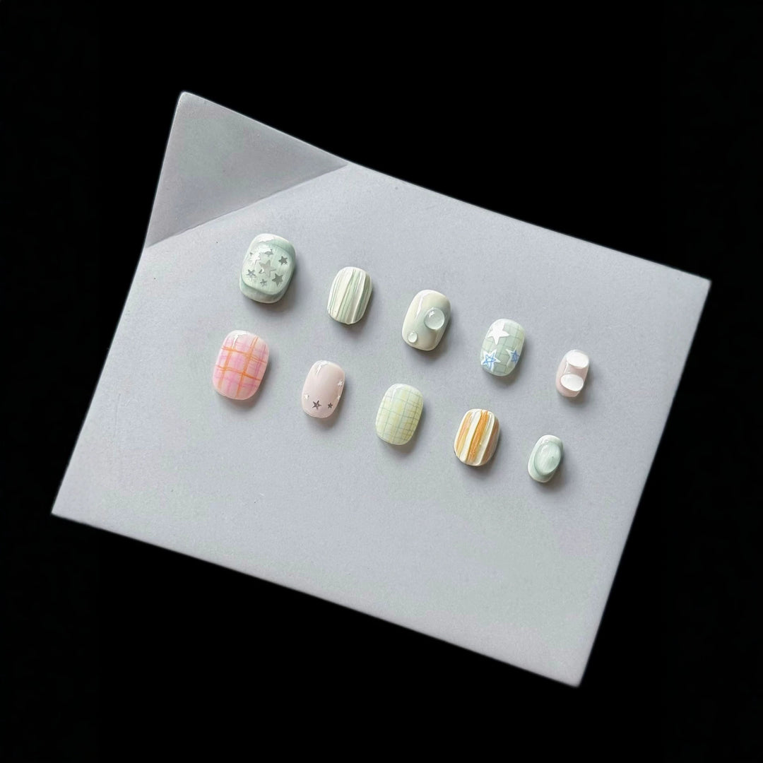 Artistic Press-On Nail Art Set with Modern Patterns