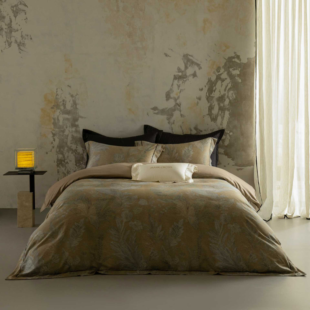 Bed linen set with subtle leaf and feather jacquard made of cotton percale