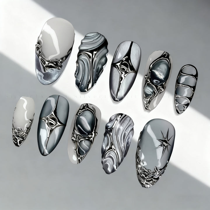 Artistic Press-On Nail Set with Metallic Accents Kalsten