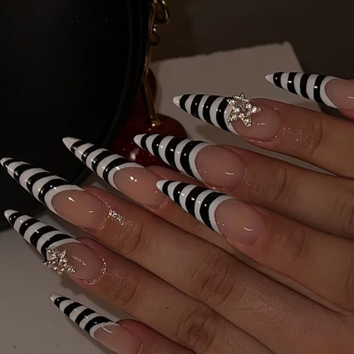 Glamorous Lace Nails Kalsten