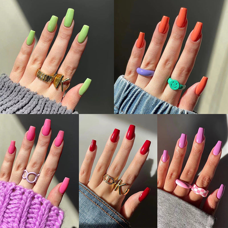 Stylish artificial nails in elegant gloss finish Kalsten