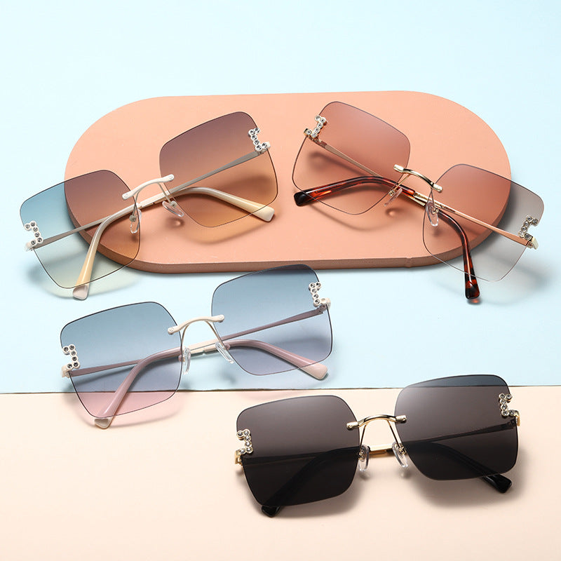 Women's fashionable square sunglasses with delicate design details Kalsten