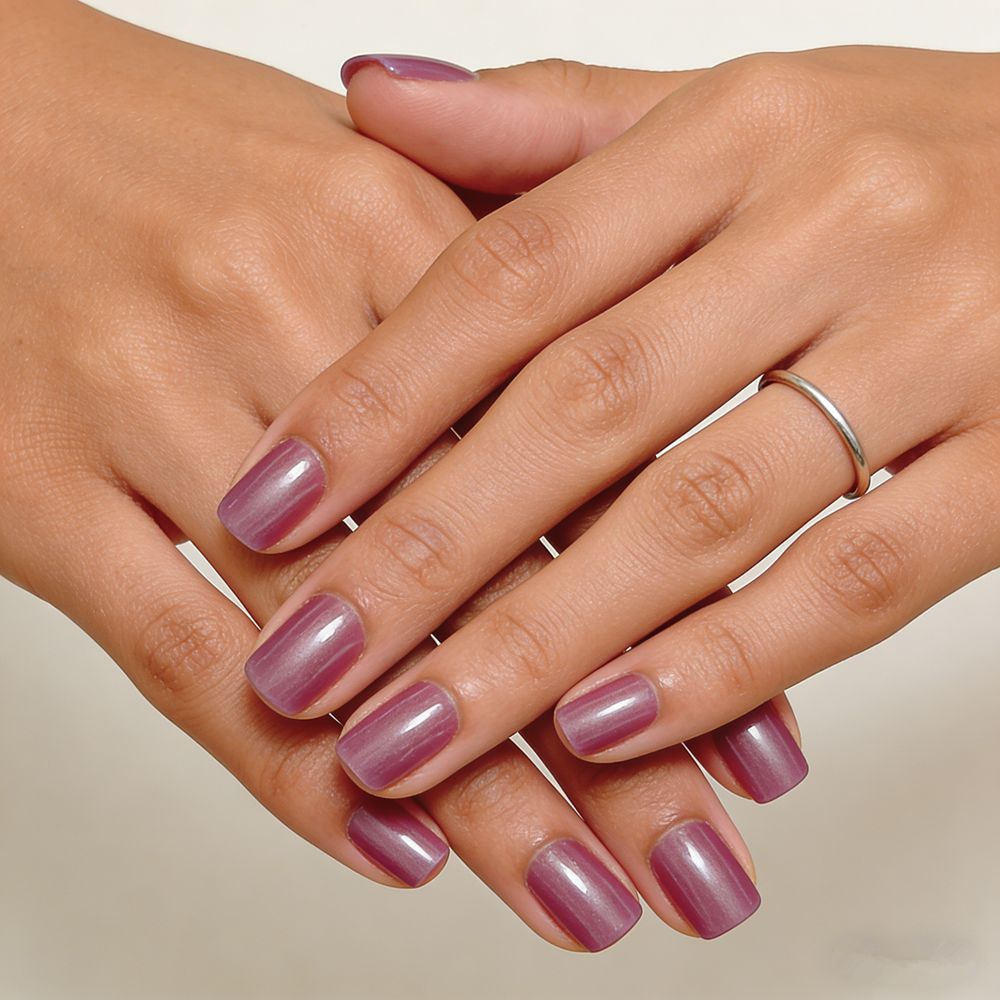 Glossy Press-On Nail Tips with Elegant Finish