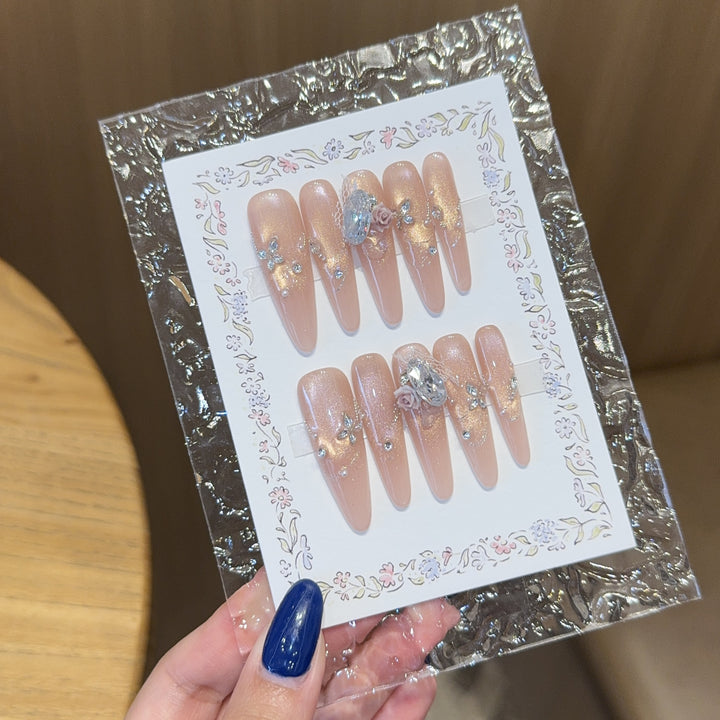 Artificial nails with romantic floral and glitter details Kalsten