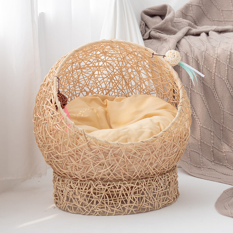 Modern cat bed made of natural handwoven Kalsten