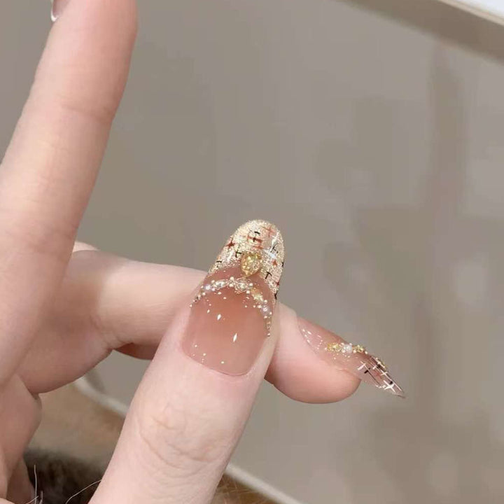 Glamorous Nail Art Kalsten