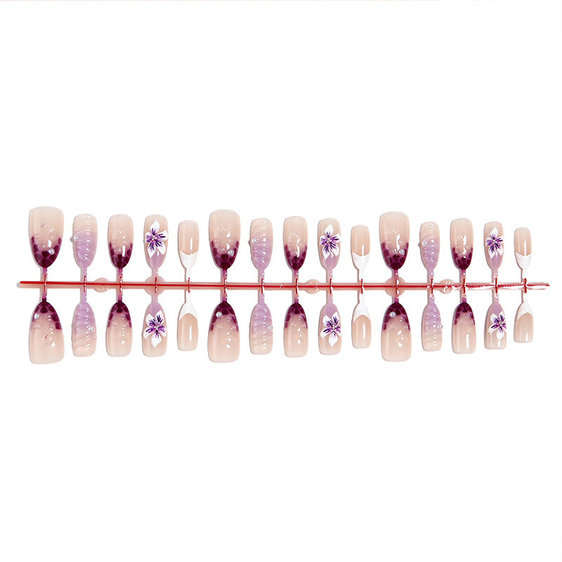 Artificial nail set with elegant ombre design and floral accents Kalsten