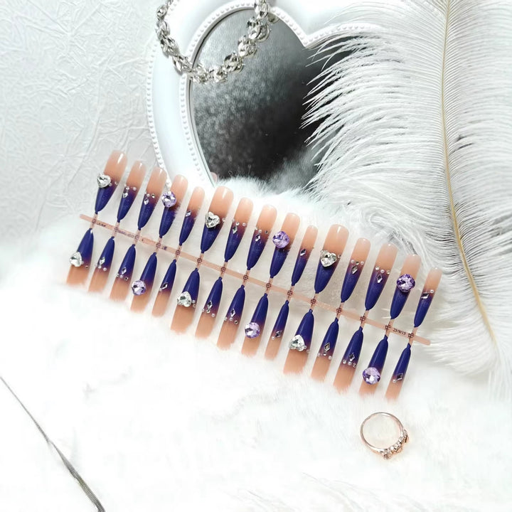 Artificial nails with elegant pendant motif Kalsten