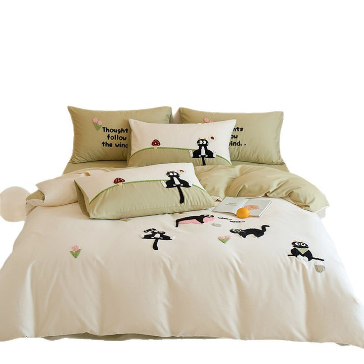 Cotton bedding set with embroidered cat appliqués and reversible pillowcases