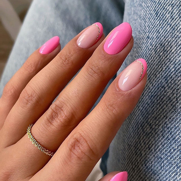 Artful nail art with elegant glitter accents Kalsten
