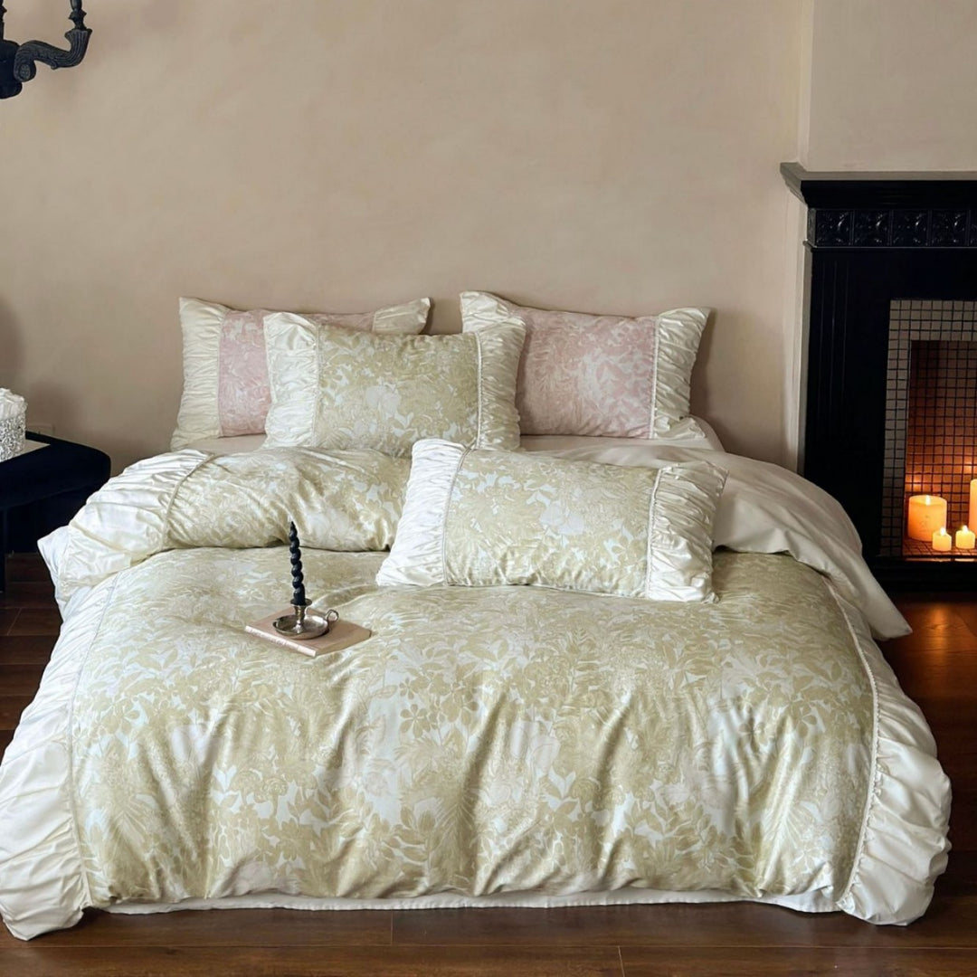 Luxurious jacquard bed set with ruffled border and silky touch