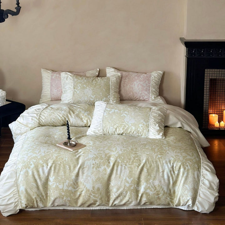 Luxurious jacquard bed set with ruffled border and silky touch
