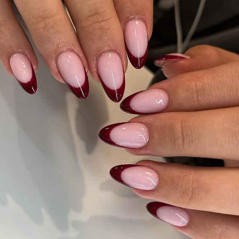 Artificial nail set with elegant French tips and modern accents Kalsten