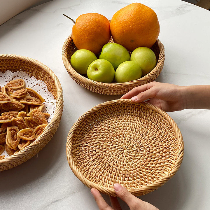 Ladies chic round basket made of natural willow material Kalsten