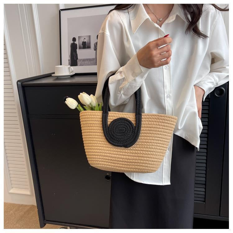 Trendy Handbag Made of Braided Natural Material Kalsten