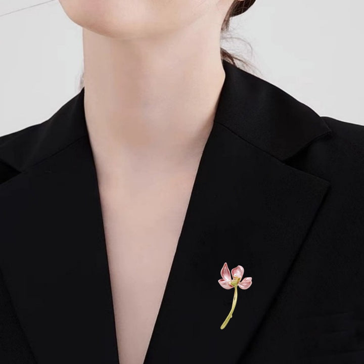 Elegant Flower Brooch Kalsten