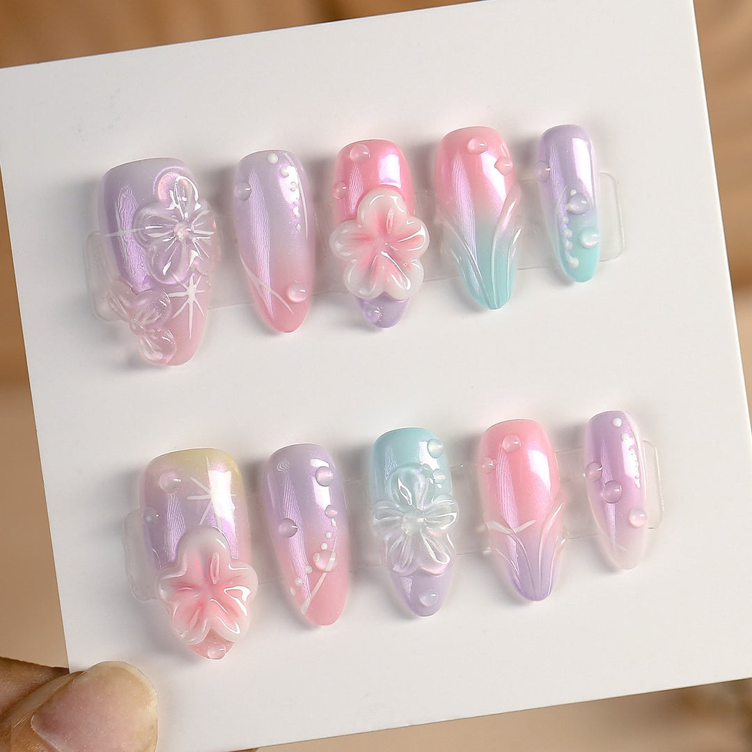 Artificial nail set with floral accents and delicate glitter effect Kalsten