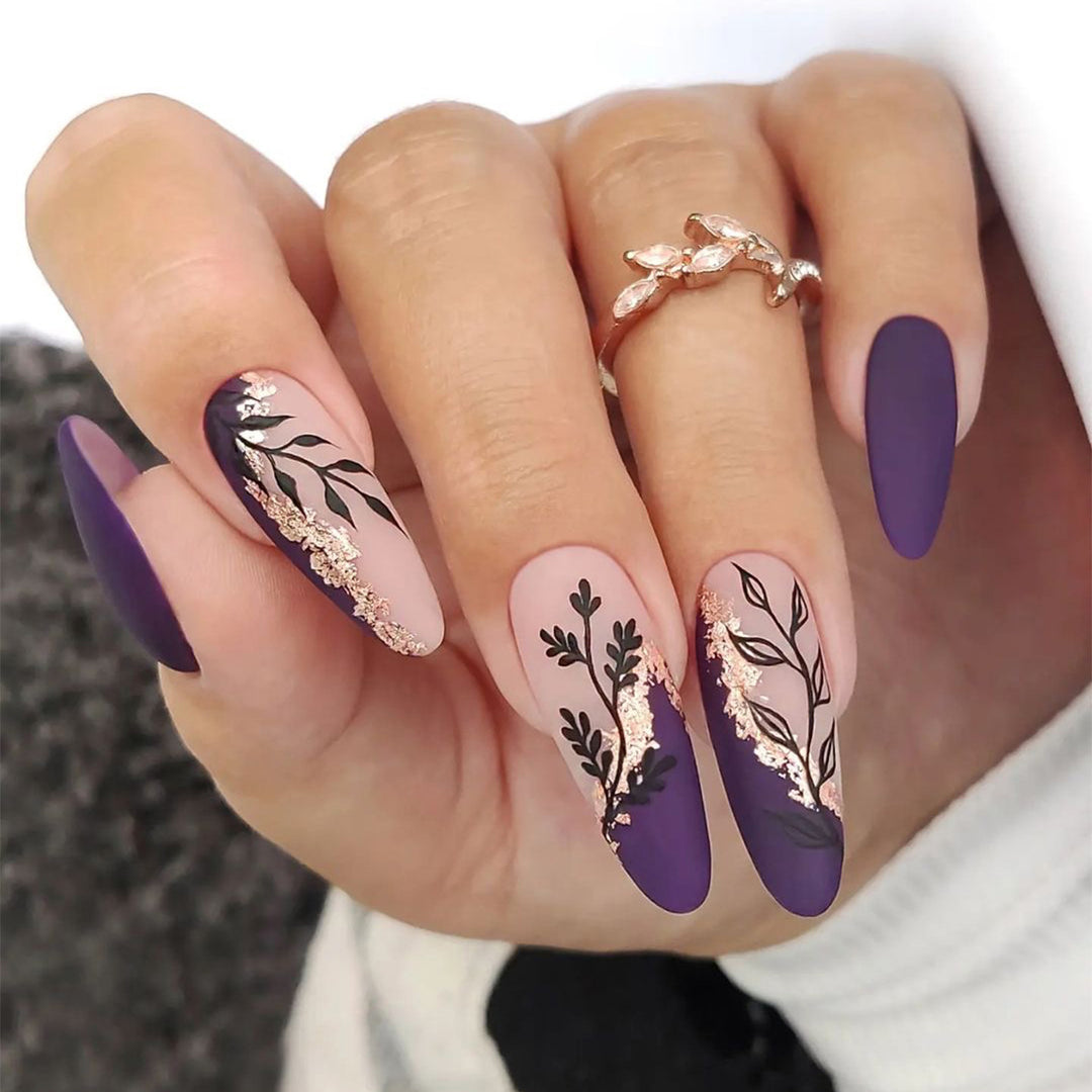 Artfully decorated stiletto nails Kalsten
