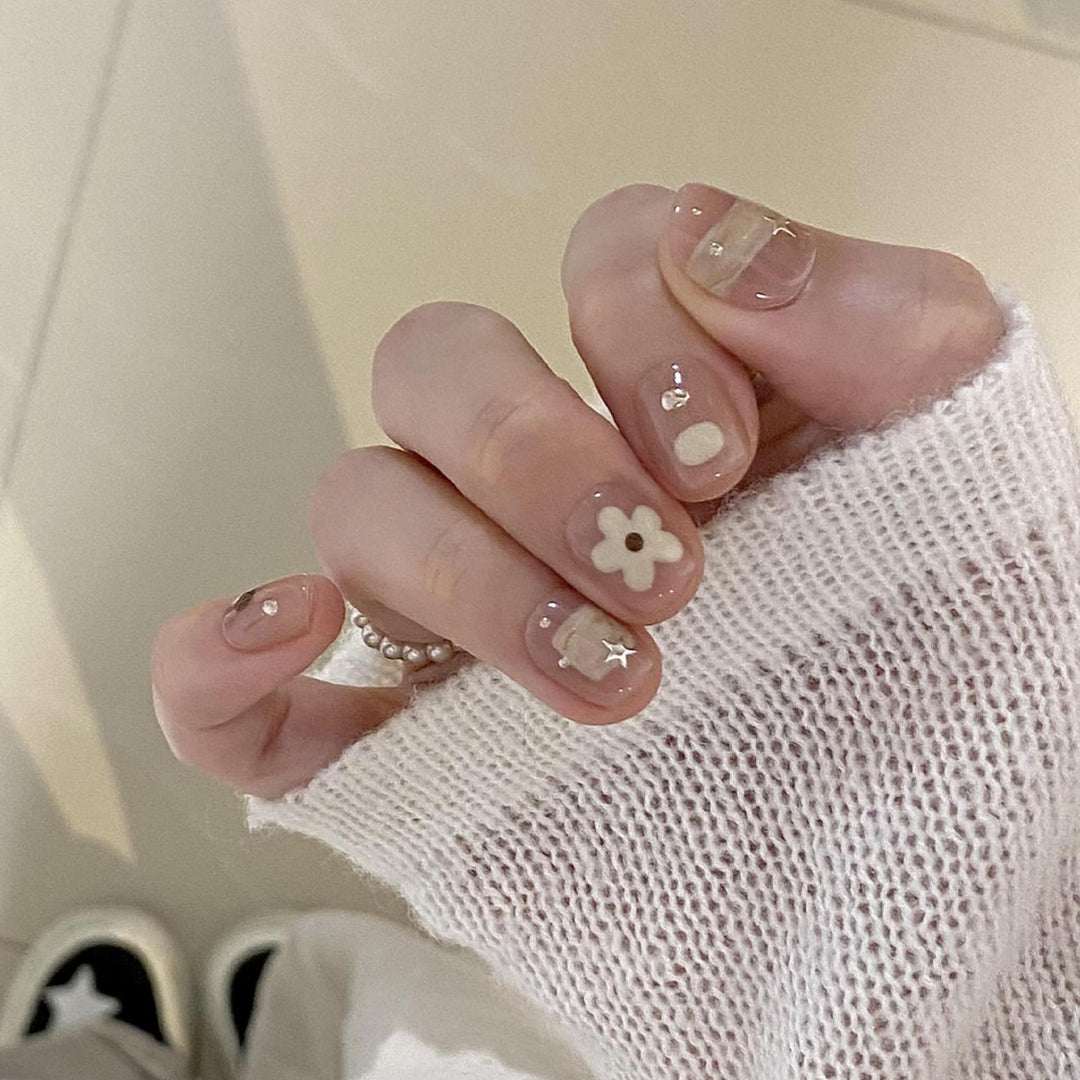 Artificial nails with elegant floral designs Kalsten