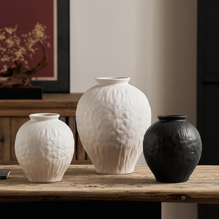Elegant ceramic vase with texture Kalsten