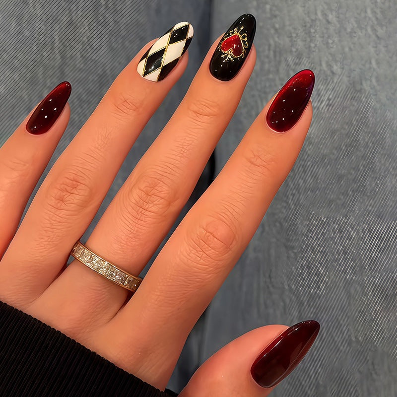 Artificial nail set with glamorous designs and elegant motifs Kalsten