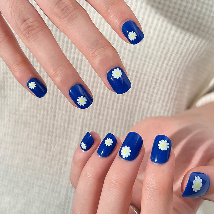 Artful Nail Art with Daisy Design Kalsten