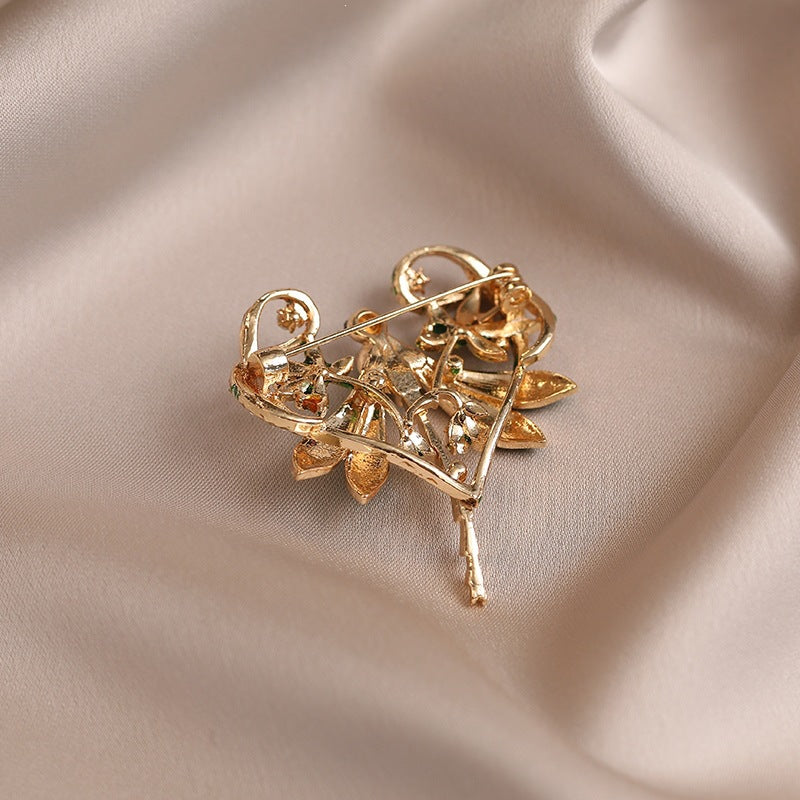 Exquisite Dragonfly Brooch with Sparkling Crystals Kalsten