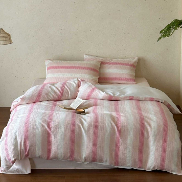 Striped bedding set made of cotton muslin with waffle texture