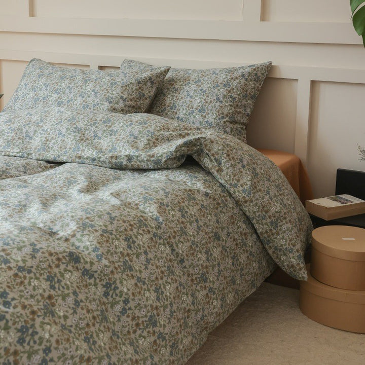 Cotton percale bedding set with botanical sketch print and concealed hotel closure