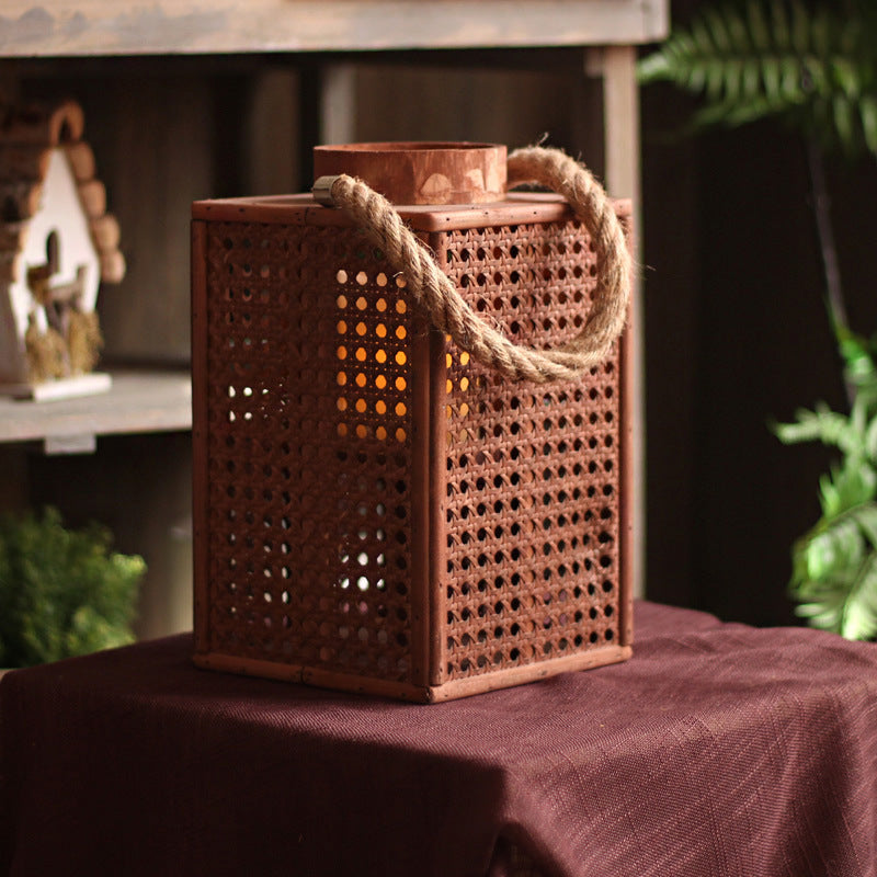 Decorative lantern holder made of natural material Kalsten