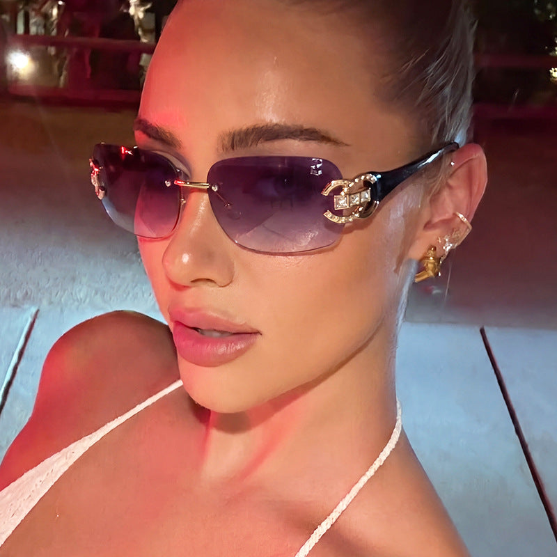 Women's fashionable sunglasses with luxurious geometric frame and protective UV filter Kalsten