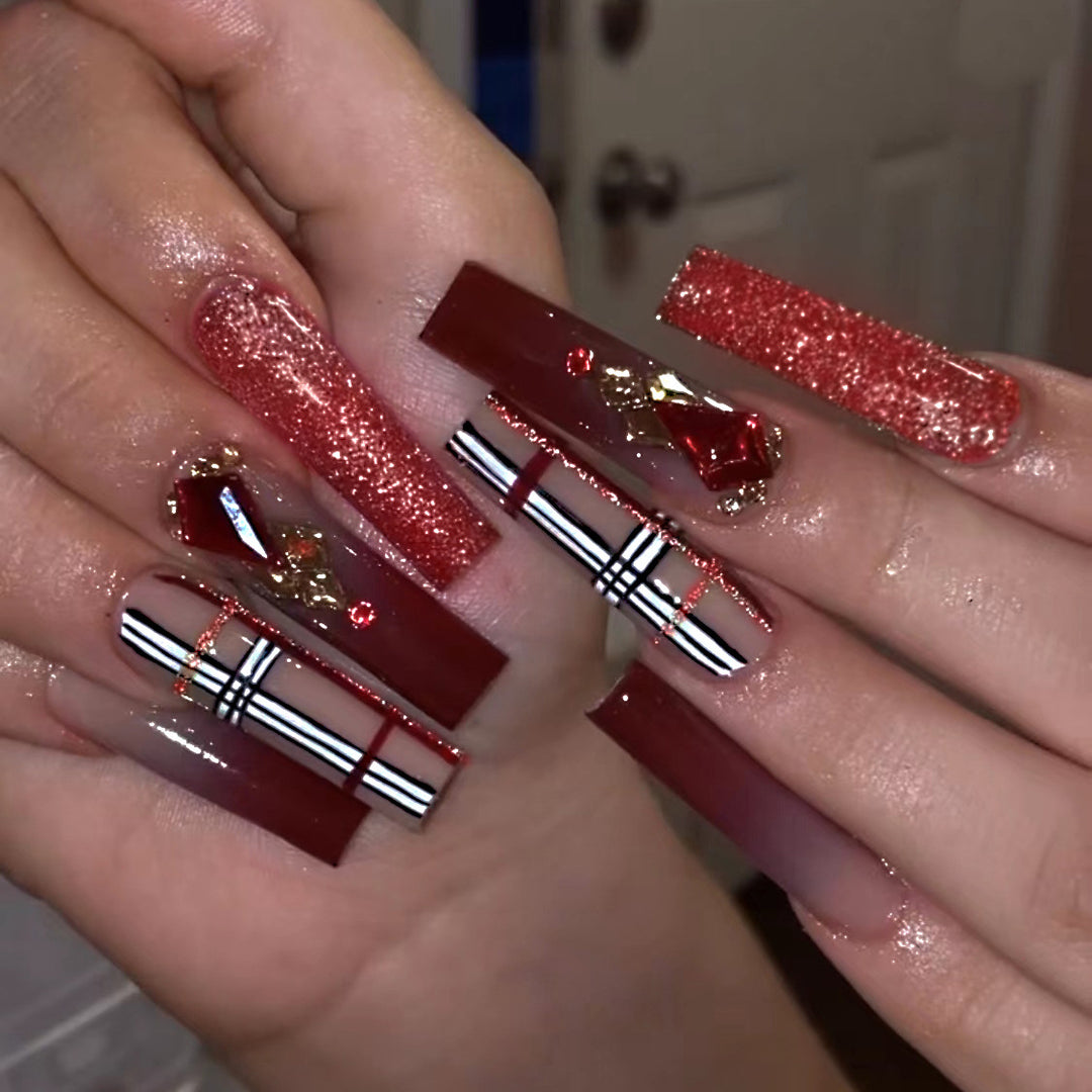 Glamorous stiletto nails with extravagant design and glitter accents Kalsten