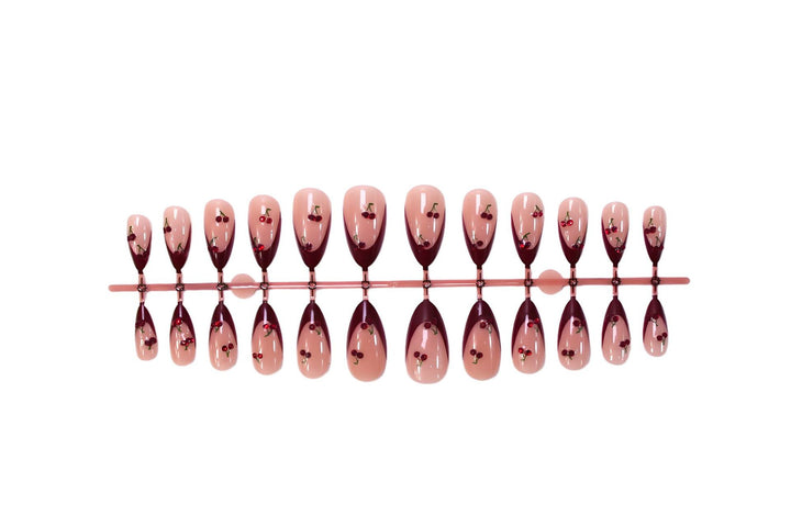 Artificial nail set with elegant tips and glamorous nail accents Kalsten