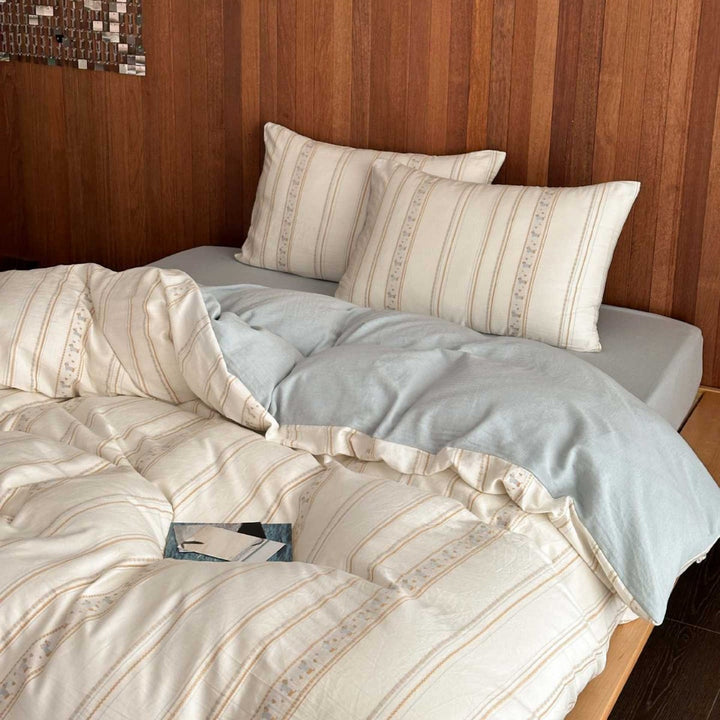 Reversible cotton bedding set with fine stripe and ethnic pattern