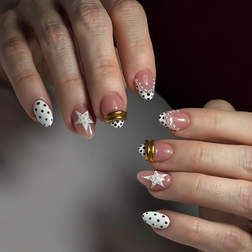 Custom-designed artificial nails with 3D applications Kalsten