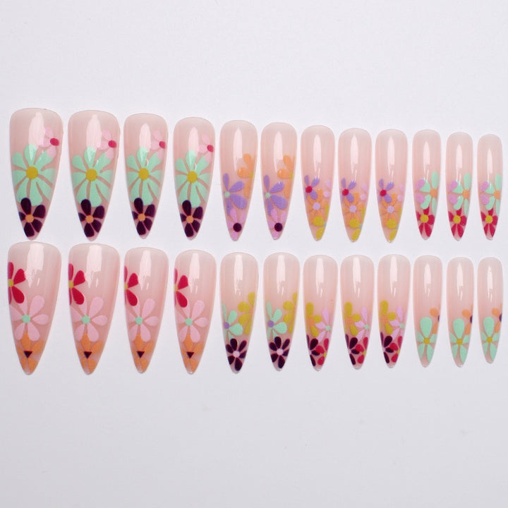 Nail art with floral patterns Kalsten