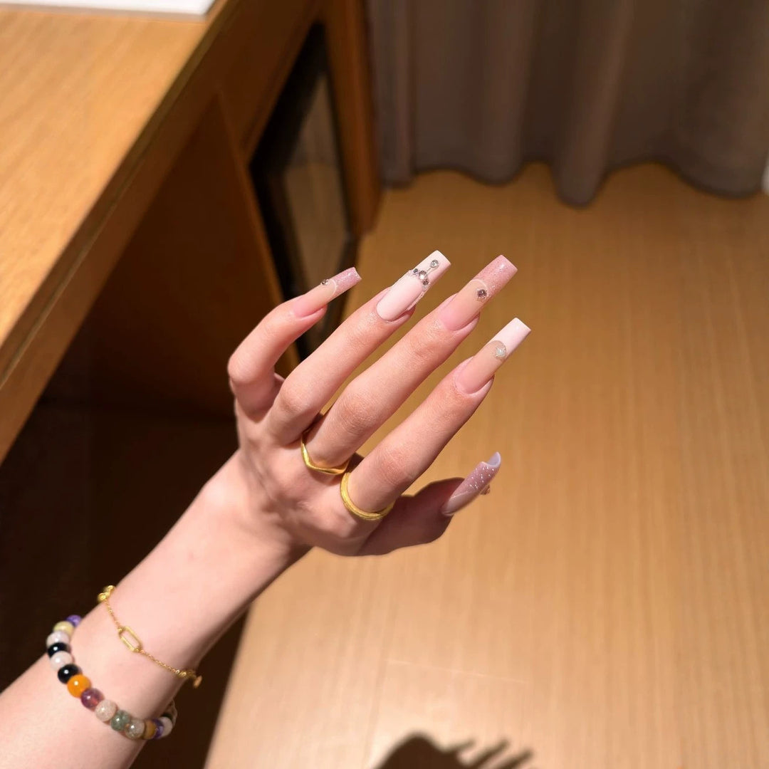 Glamorous Press-On Nail Art