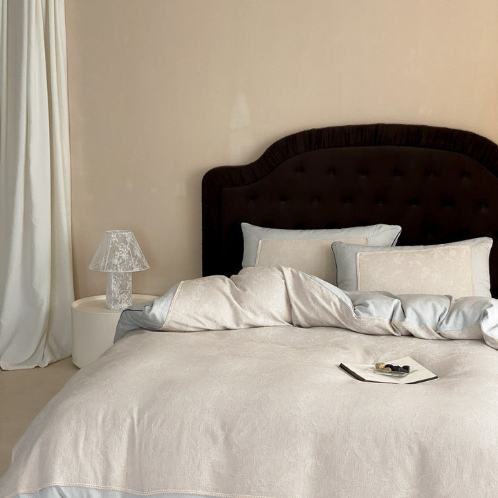 Luxurious linen bedding set with fine piping