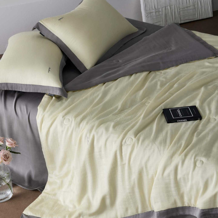 Luxurious linen-cotton bed set with quilted blanket and pillowcases
