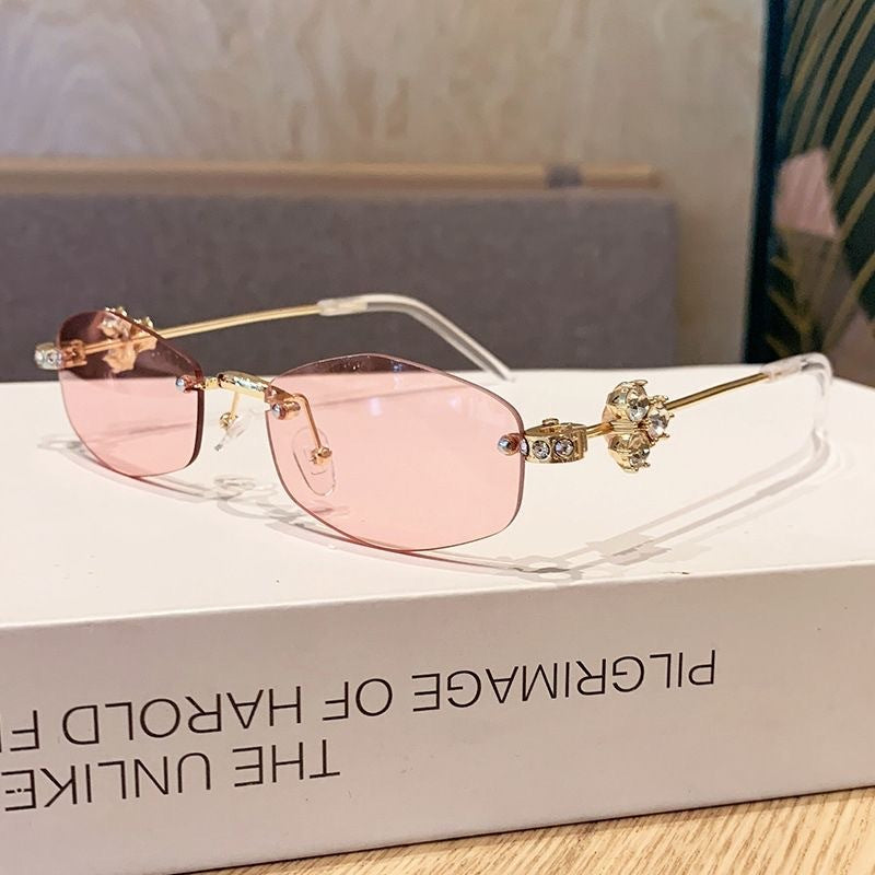 Fashionable sunglasses with luxurious golden accents Kalsten
