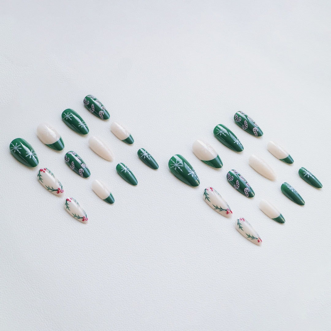 Holiday-Themed Nail Art Set  1790958181