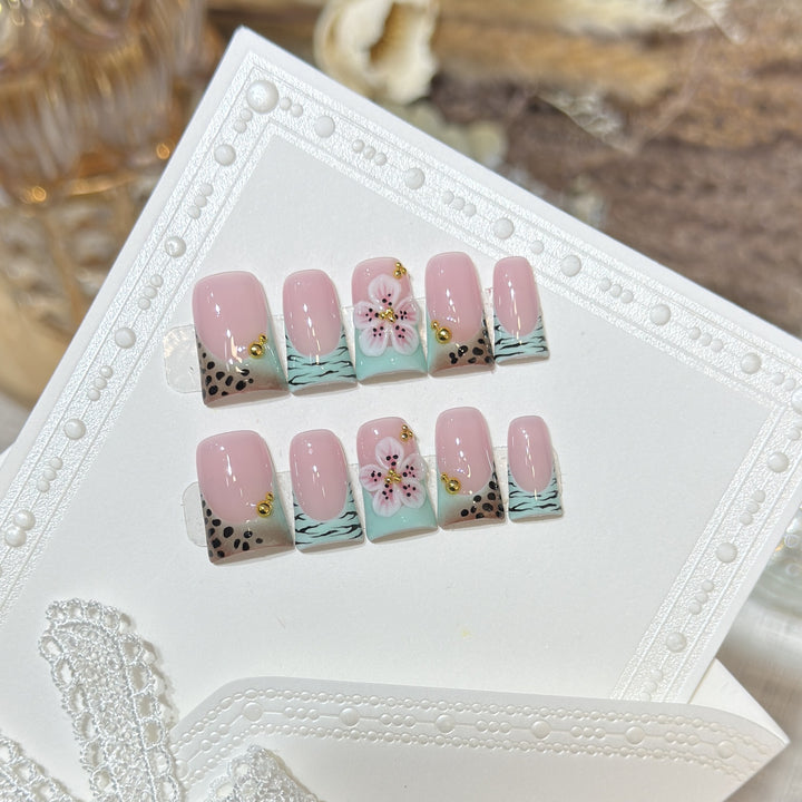 Artistic Press-On Nail Set with Floral and Patterned Design Kalsten