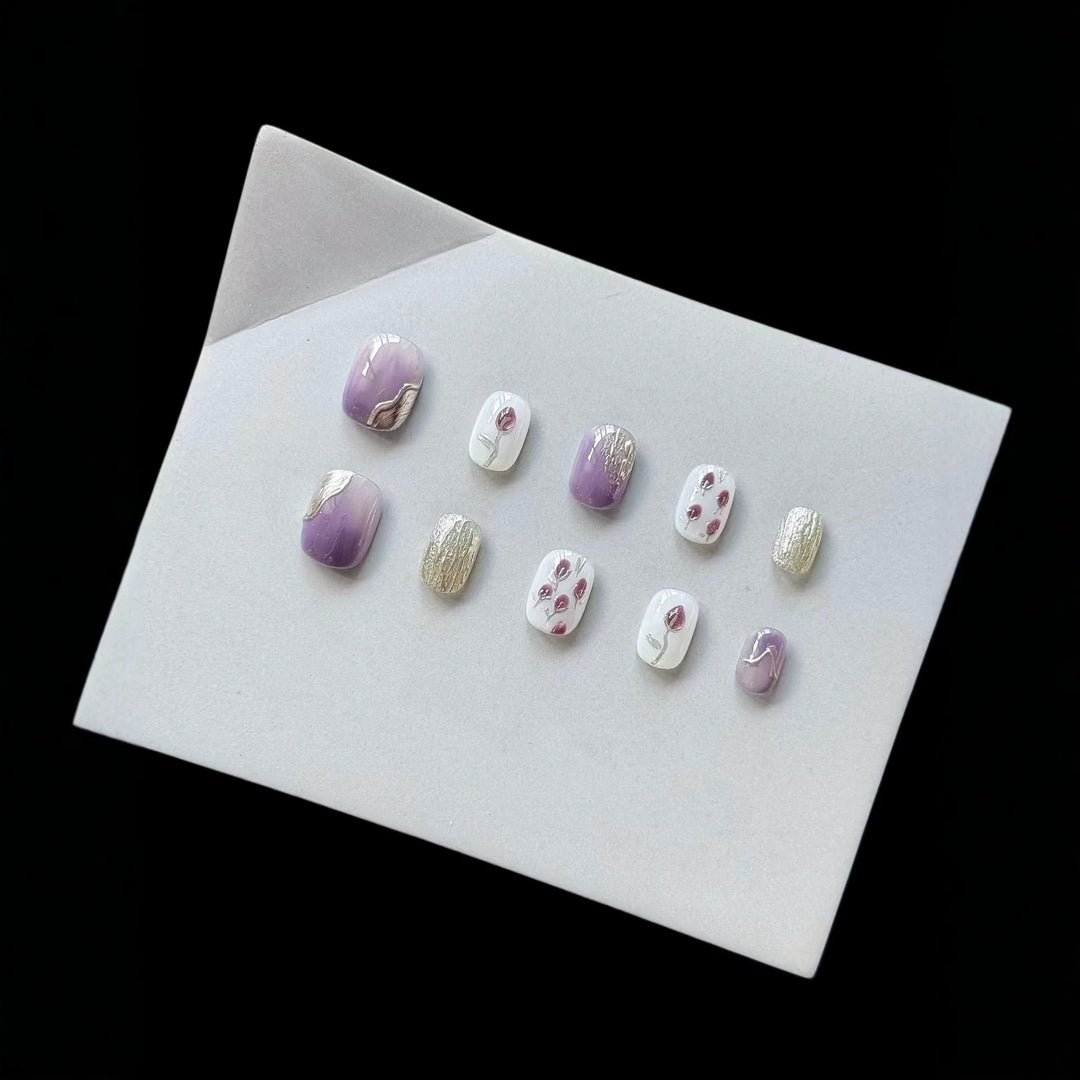 Artistic Press-On Nail Art Set with Floral and Metallic Accents