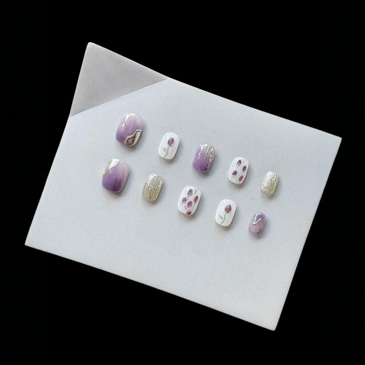 Artistic Press-On Nail Art Set with Floral and Metallic Accents